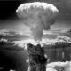 Colonne de fumée de 16 km de haut après l'explosion de la bombe atomique sur Nagasaki
